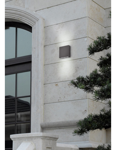 Aplique THAMES Trio para Ambiente Exterior com Luz LED